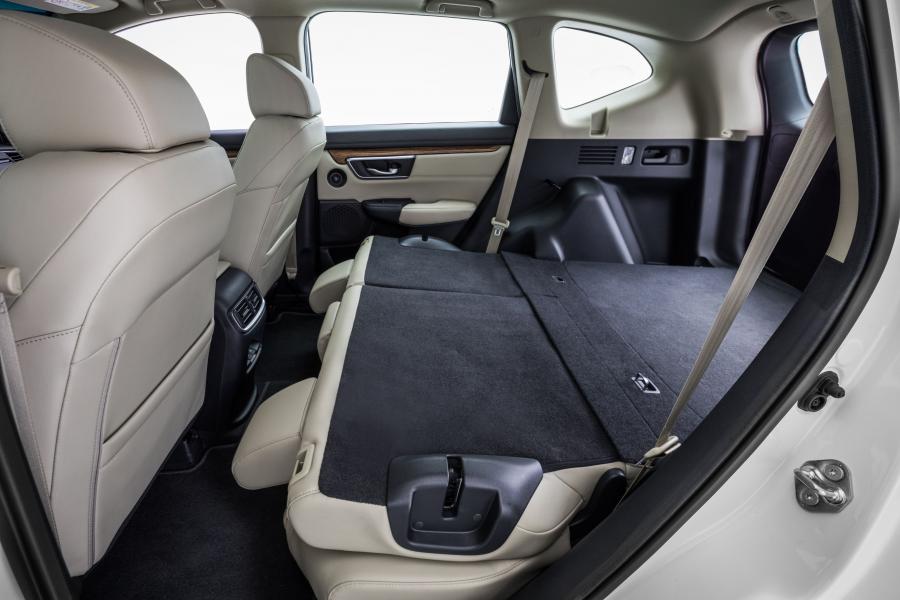 Интерьер Honda CR-V 2018 года  (LA) (фото 10 из 12)